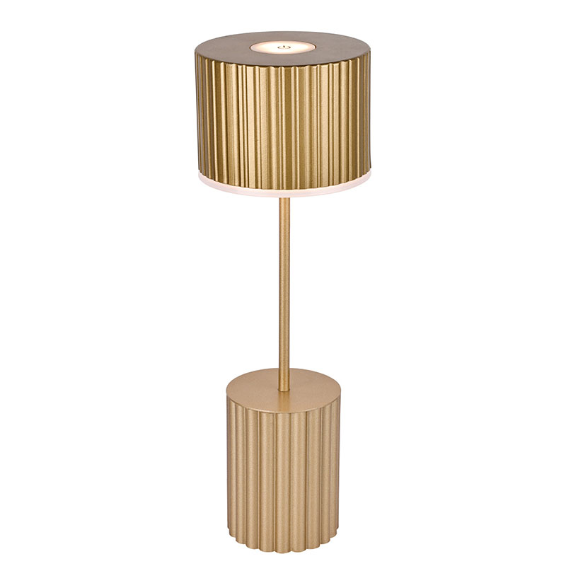 बॅटरीसह मेटल शेडचा छोटा टेबल दिवा